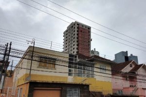 Casa com 200m², 3 dormitórios, 2 vagas, no bairro Rio Branco em Caxias do Sul para Comprar