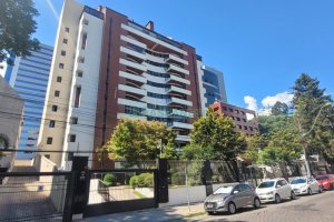 Apartamento com 195m², 3 dormitórios, 4 vagas, no bairro Centro em Caxias do Sul para Comprar