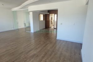 Apartamento com 195m², 3 dormitórios, 4 vagas, no bairro Centro em Caxias do Sul para Comprar