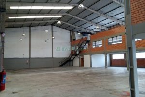 Pavilhão com 1294m², no bairro Cinqüentenário em Caxias do Sul para Alugar