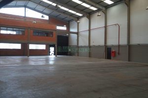 Pavilhão com 1294m², no bairro Cinqüentenário em Caxias do Sul para Alugar