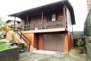 Casa com 85m², 2 dormitórios, 1 vaga, no bairro Centenário em Caxias do Sul para Comprar