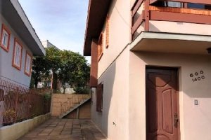 Casa com 200m², 3 dormitórios, 3 vagas, no bairro Madureira em Caxias do Sul para Comprar