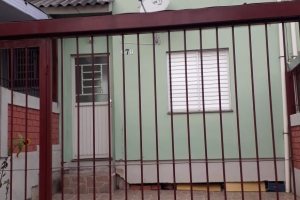 Sobrado com 44m², 2 dormitórios, no bairro Centenário em Caxias do Sul para Comprar