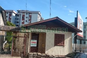 Casa com 100m², 5 dormitórios, no bairro Centro em Caxias do Sul para Comprar