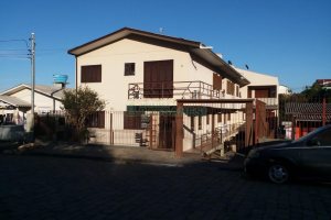 Sobrado com 109m², 2 dormitórios, 1 vaga, no bairro Charqueadas em Caxias do Sul para Comprar