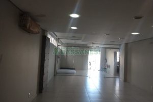 Loja com 311m², no bairro Cinqüentenário em Caxias do Sul para Comprar