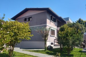 Casa com 690m², 4 dormitórios, 2 vagas, no bairro Diamantino em Caxias do Sul para Comprar