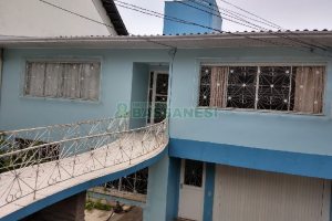 Casa com 268m², 3 dormitórios, 4 vagas, no bairro São Leopoldo em Caxias do Sul para Comprar