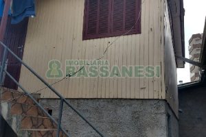 Casa com 300m², 2 dormitórios, no bairro Panazzolo em Caxias do Sul para Comprar