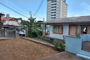 Casa com 300m², 2 dormitórios, no bairro Panazzolo em Caxias do Sul para Comprar