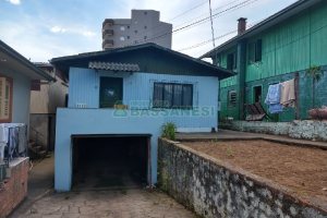 Casa com 300m², 2 dormitórios, no bairro Panazzolo em Caxias do Sul para Comprar