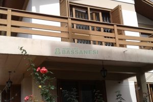 Casa com 289m², 3 dormitórios, 2 vagas, no bairro Medianeira em Caxias do Sul para Comprar