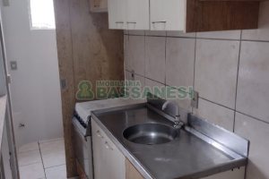 Apto Mobiliado com 42m², 2 dormitórios, 1 vaga, no bairro Desvio Rizzo em Caxias do Sul para Alugar