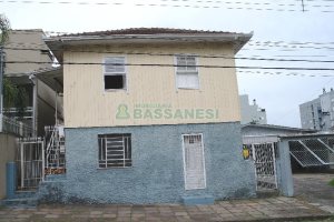 Casa com 60m², 3 dormitórios, no bairro Panazzolo em Caxias do Sul para Comprar