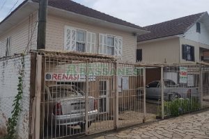Casa com 495m², 3 dormitórios, 1 vaga, no bairro Santa Catarina em Caxias do Sul para Comprar