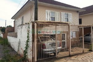 Casa com 495m², 3 dormitórios, 1 vaga, no bairro Santa Catarina em Caxias do Sul para Comprar