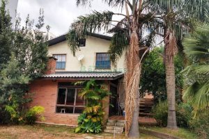 Casa com 300m², 6 dormitórios, 2 vagas, no bairro Rio Branco em Caxias do Sul para Comprar