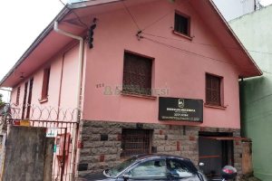 Casa com 300m², 6 dormitórios, 2 vagas, no bairro Rio Branco em Caxias do Sul para Comprar