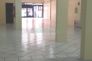 Loja com 415m², 2 vagas, no bairro Centro em Caxias do Sul para Alugar