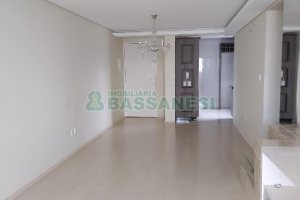 Apartamento com 95m², 3 dormitórios, 2 vagas, no bairro Medianeira em Caxias do Sul para Comprar