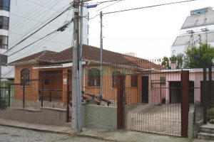 Casa com 140m², 4 dormitórios, 2 vagas, no bairro São Pelegrino em Caxias do Sul para Comprar