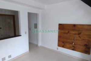 Casa com 102m², 3 dormitórios, 2 vagas, no bairro Interlagos em Caxias do Sul para Comprar