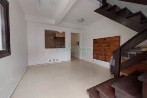 Sobrado com 102m², 3 dormitórios, 2 vagas, no bairro Interlagos em Caxias do Sul para Alugar ou Comprar