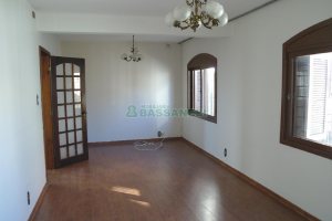 Casa com 113m², 3 dormitórios, 2 vagas, no bairro Exposição em Caxias do Sul para Alugar