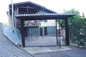 Casa com 70m², 3 dormitórios, 2 vagas, no bairro Galópolis em Caxias do Sul para Alugar