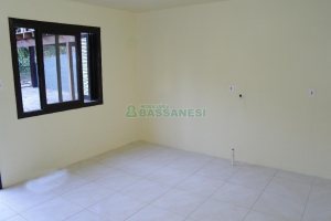 Casa com 70m², 3 dormitórios, 2 vagas, no bairro Galópolis em Caxias do Sul para Alugar