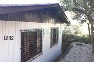 Casa com 80m², 2 dormitórios, 1 vaga, no bairro Planalto em Caxias do Sul para Comprar