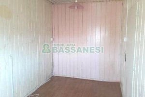 Casa com 80m², 2 dormitórios, 1 vaga, no bairro Planalto em Caxias do Sul para Comprar