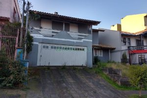 Casa com 200m², 3 dormitórios, 2 vagas, no bairro Colina Sorriso em Caxias do Sul para Comprar