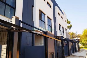 Sobrado com 86m², 2 dormitórios, 2 vagas, no bairro Nossa Senhora da Saúde em Caxias do Sul para Comprar