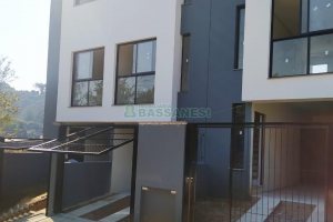 Sobrado com 86m², 2 dormitórios, 2 vagas, no bairro Nossa Senhora da Saúde em Caxias do Sul para Comprar