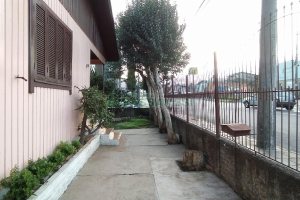 Casa com 80m², 2 dormitórios, 1 vaga, no bairro Kayser em Caxias do Sul para Comprar