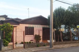 Casa com 80m², 2 dormitórios, 1 vaga, no bairro Kayser em Caxias do Sul para Comprar