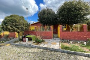 Casa com 108m², 3 dormitórios, 1 vaga, no bairro Santa Corona em Caxias do Sul para Comprar