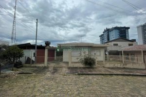 Casa Mobiliada com 130m², 3 dormitórios, 2 vagas, no bairro Panazzolo em Caxias do Sul para Comprar