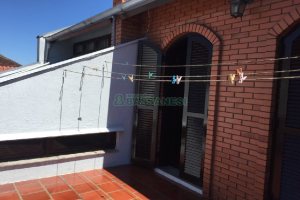 Casa com 239m², 3 dormitórios, 2 vagas, no bairro Rio Branco em Caxias do Sul para Comprar