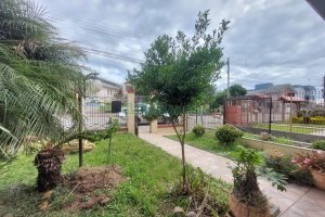 Casa com 70m², 4 dormitórios, 3 vagas, no bairro Marechal Floriano em Caxias do Sul para Comprar