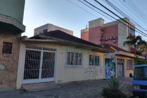 Casa com 250m², 3 dormitórios, 1 vaga, no bairro Centro em Caxias do Sul para Comprar