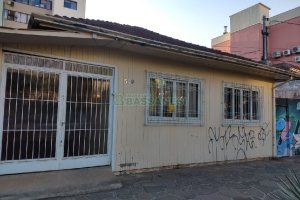 Casa com 250m², 3 dormitórios, 1 vaga, no bairro Centro em Caxias do Sul para Comprar