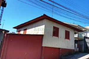 Casa com 100m², 3 dormitórios, 1 vaga, no bairro Panazzolo em Caxias do Sul para Comprar