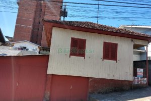 Casa com 100m², 3 dormitórios, 1 vaga, no bairro Panazzolo em Caxias do Sul para Comprar