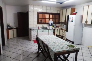 Casa com 165m², 3 dormitórios, 3 vagas, no bairro Charqueadas em Caxias do Sul para Comprar