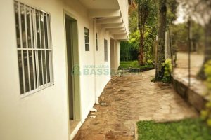 Casa Comercial com 254m², 8 dormitórios, 3 vagas, no bairro Jardim América em Caxias do Sul para Alugar