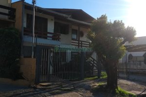 Casa com 82m², 3 dormitórios, 1 vaga, no bairro Pio X em Caxias do Sul para Comprar