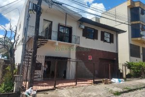 Casa, 3 dormitórios, 2 vagas, no bairro Rio Branco em Caxias do Sul para Comprar